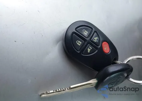 2008 Toyota Sienna Le z USA, uszkodzony, nr VIN 5TDZK23C78S109986